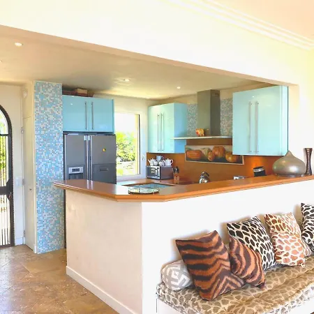 3 Bedrooms With Pool In Villa Ramatuelle