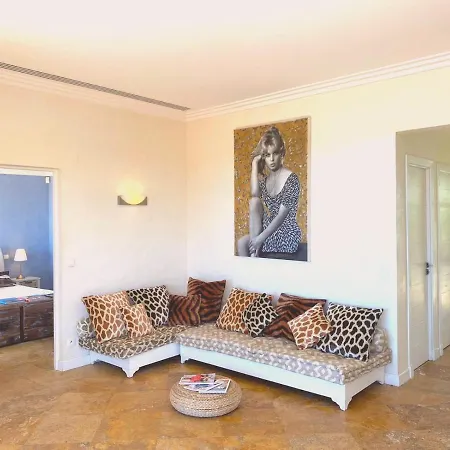 3 Bedrooms With Pool In *