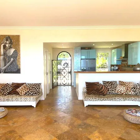 3 Bedrooms With Pool In Villa
